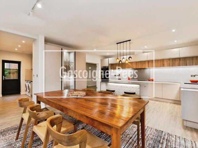 Chartland Close, Leatherhead, KT23 5 bed house to rent £4,300 pcm £992 pw