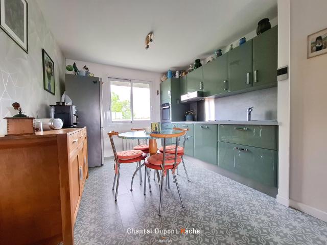 CHARTRES COMTESSES Appartement rénové de 70m2 avec balcons, 2 chambres