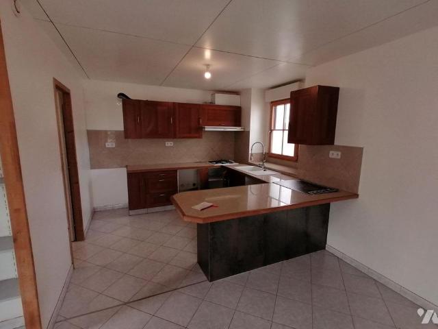 CHARTRES DE BRETAGNE A LOUER: Maison T4 d'environ 77 m² bien située, rénovée en 2016. Cette.