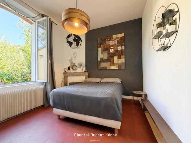 CHARTRES Quartier Plaisance Maison de ville plain pied des années 30 avec terrasse et jardin