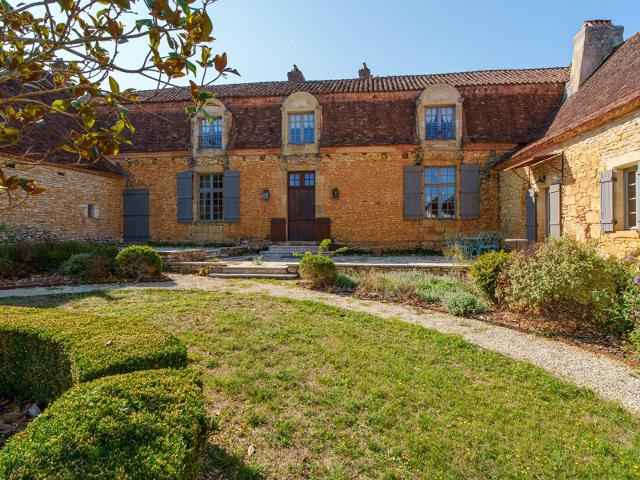 Chartreuse D'exception Du XVIIIème Siècle Au Coeur Du Périgo. 450m² Excideuil