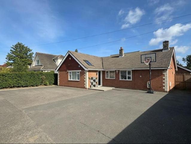 Chartridge Lane, CHESHAM 5 bed house to rent £3,000 pcm £692 pw