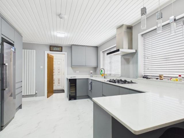 Chartridge Lane, Chesham, HP5 5 bed chalet to rent £3,000 pcm £692 pw