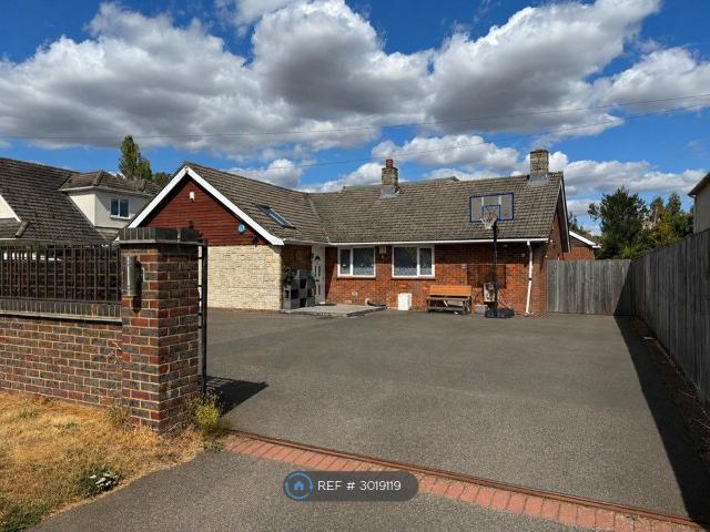 Chartridge Lane, Chesham HP5, 5 bed bungalow to rent, £3,500 pcm | PrimeLocation