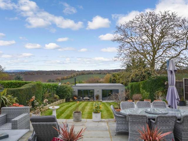 Chartridge Lane, Buckinghamshire HP5 3 bed detached house to rent £3,500 pcm £808 pw