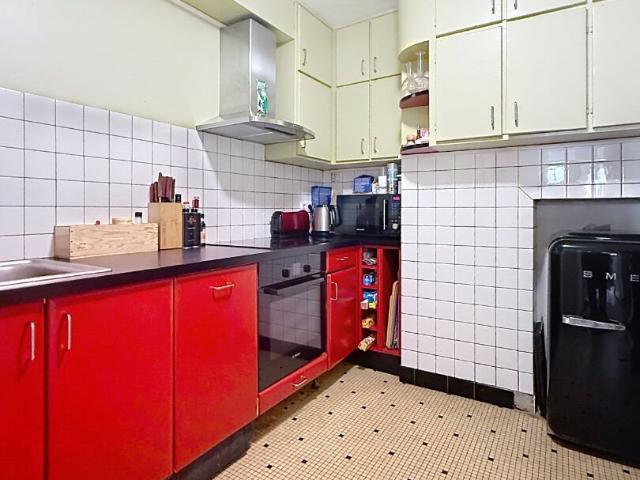 CHARTRONS: immeuble 160m2 comprenant un local commercial et. 160m² Bordeaux
