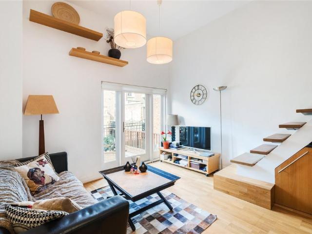 Chase Court, 28 29 Beaufort Gardens. 1 bed duplex to rent £2,816 pcm £650 pw