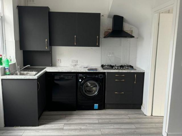 Chase Cross Road, RM5 3PJ 4 bed semi detached house to rent £2,750 pcm £635 pw