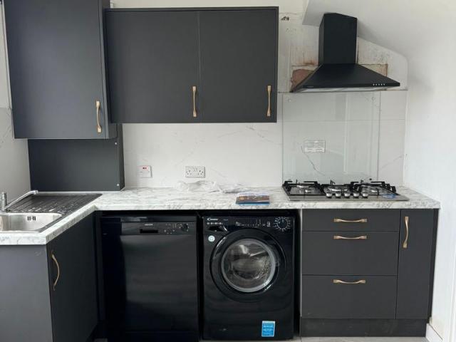 Chase Cross Road, RM5 3PJ 4 bed semi detached house to rent £2,850 pcm £658 pw