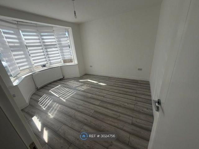 Chase Cross Road, Romford RM5, 4 bed semi detached house to rent, £2,750 pcm | PrimeLocation