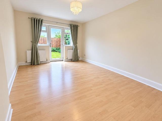 Chase End, Epsom KT19, 2 bed maisonette to rent, £1,800 pcm | PrimeLocation
