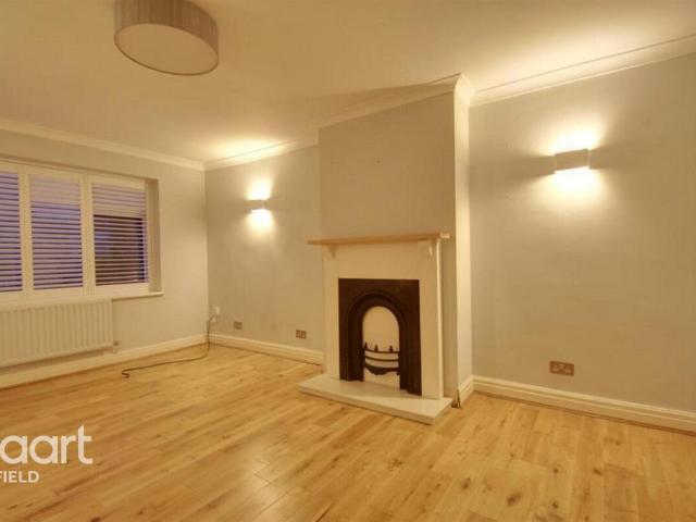 Chase Green Avenue, ENFIELD 2 bed apartment to rent £1,900 pcm £438 pw