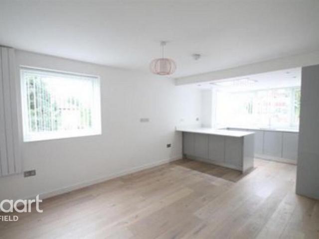 Chase Road, London 3 bed apartment to rent £2,100 pcm £485 pw