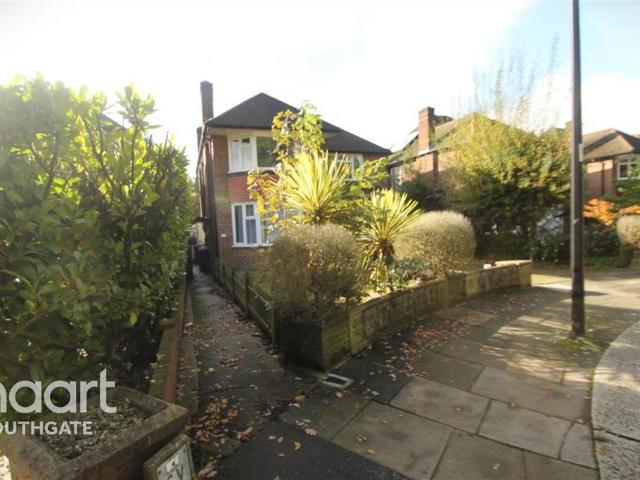 Chase Side, N14 2 bed flat to rent £1,850 pcm £427 pw