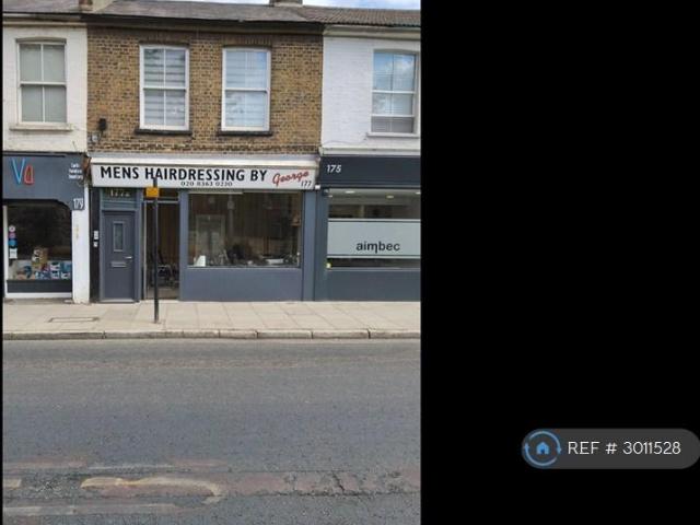 Chase Side, Enfield, EN2 3 bed terraced house to rent £2,300 pcm £531 pw