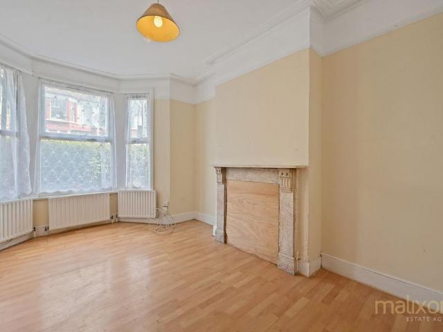 Chasefield Road, London SW17 4 bed terraced house to rent £3,000 pcm £692 pw