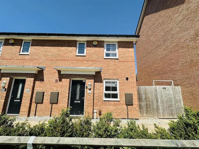 Chaser Mews, Nuneaton 3 bed house to rent £1,250 pcm £288 pw