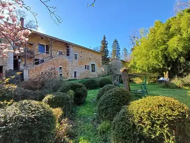 Chasseneuil sur Bonnieure 16260 Achat / Vente maison 6 pièces t6 piscine terrasse