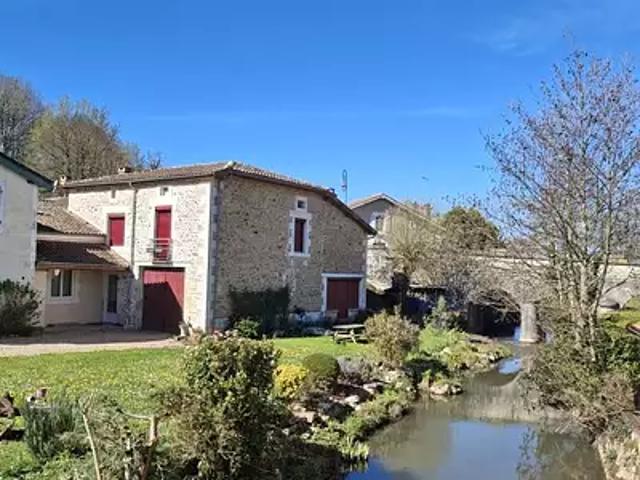 Chasseneuil sur Bonnieure 16260 Achat / Vente maison 10 pièces t10 terrasse