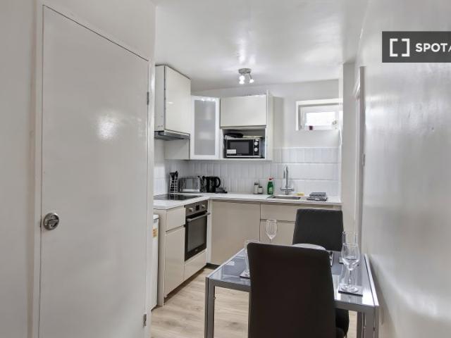 Chetwood Walk, London, E6 5TE, United Kingdom | Studio apartment for rent #118933639 | Rentberry