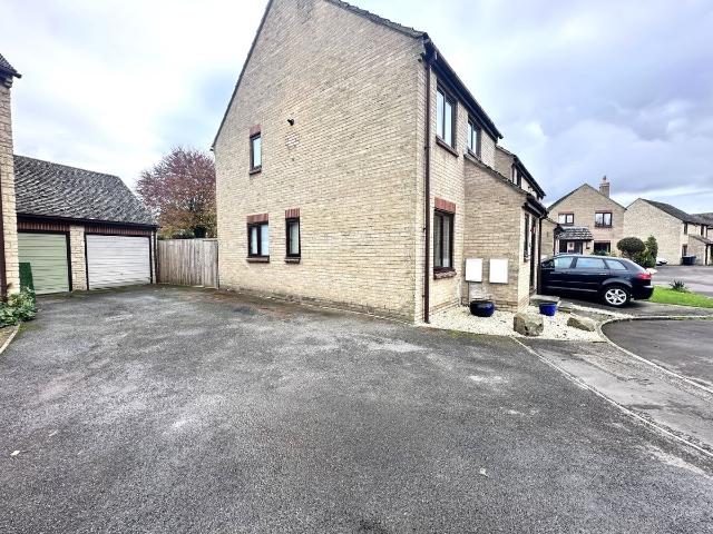 Chetwynd Mead, Bampton OX18, 3 bed property to rent, £1,650 pcm | PrimeLocation