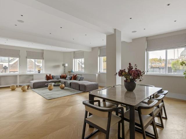 Cheval House, London SW7 3 bed apartment to rent £15,000 pcm £3,462 pw