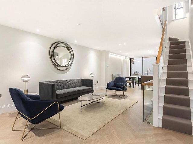 Cheval Place, Knightsbridge, London, SW7 3 bed terraced house to rent £13,000 pcm £3,000 pw