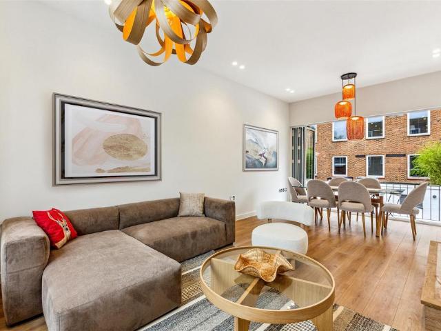 Cheval Place, Knightsbridge, SW7 2 bed apartment to rent £5,243 pcm £1,210 pw