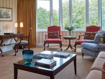 Cheval Thorney Court, Palace Gate, London, W8 5NJ, United Kingdom | 2 bed apartment for rent #159675944 | Rentberry