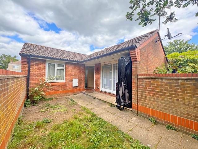 Cheviot Close, Harlington, Hayes UB3, 1 bed bungalow to rent, £1,400 pcm | PrimeLocation