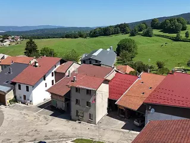 Chevillard 01430 Achat / Vente maison 7 pièces t7 au dernier étage cave