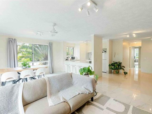 Chevron Island Spacious Three bedrooms Two Bathroom Apartment in the Prime Chevron Island Location
