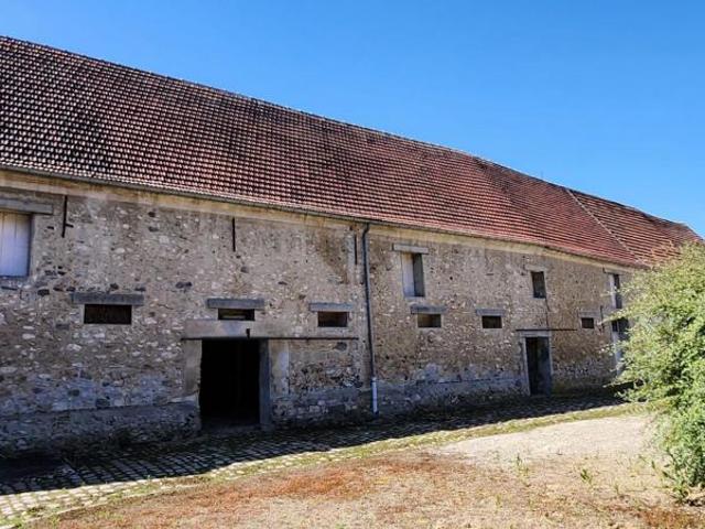 CHEVREVILLE 60 Grange en pierre à aménager 164m²
