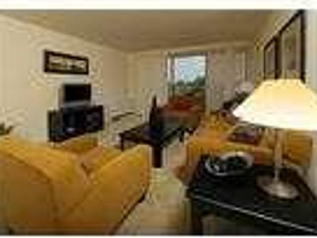 Chevy Chase Luxurious 1 + 1. Single Car Garage!