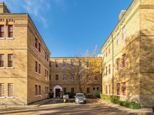 Chevy Road, Southall UB2 3 bed flat to rent £2,800 pcm £646 pw