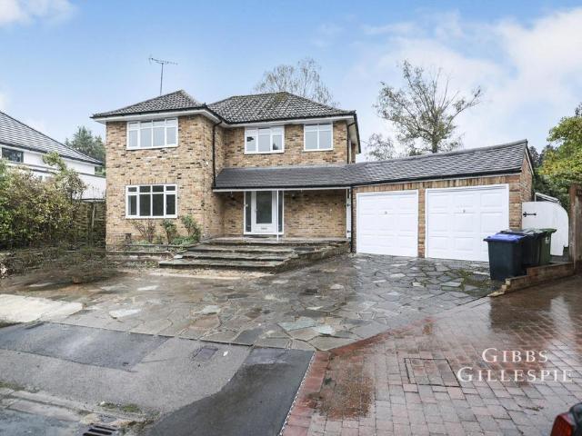 Cheyne Close, Gerrards Cross. 4 bed detached house to rent £3,500 pcm £808 pw