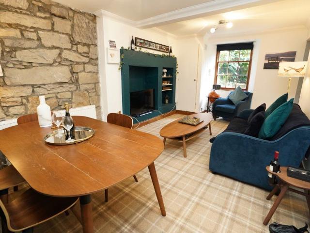 Cheyne Street, Stockbridge, Edinburgh EH4, 2 bed flat to rent, £1,600 pcm | PrimeLocation