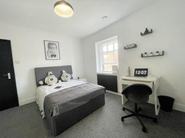Cheyne Walk 14 bed house share to rent £10,318 pcm £2,381 pw