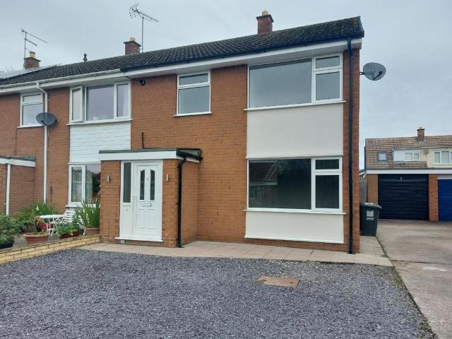 Cheyne Walk, Nantwich CW5 3 bed semi detached house to rent £1,250 pcm £288 pw