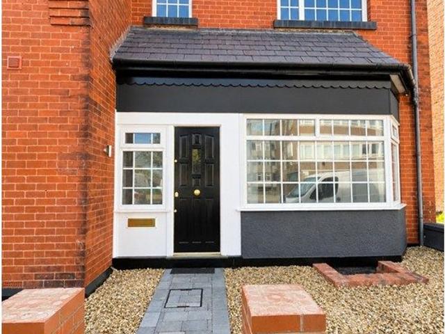 Cheadle Hulme, Cheadle SK8, 2 bed flat to rent, £1,195 pcm | PrimeLocation