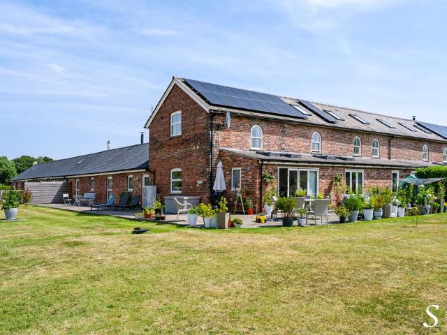 Cheadle Lane, Lower Peover 4 bed barn conversion to rent £3,750 pcm £865 pw