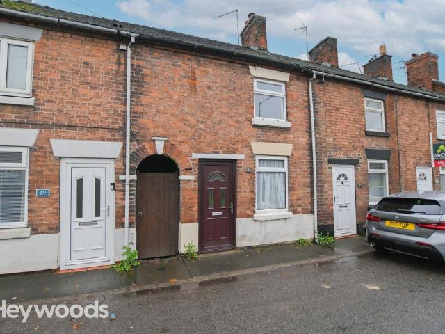 Cheadle Road, Tean, ST10 2 bed terraced house to rent £750 pcm £173 pw