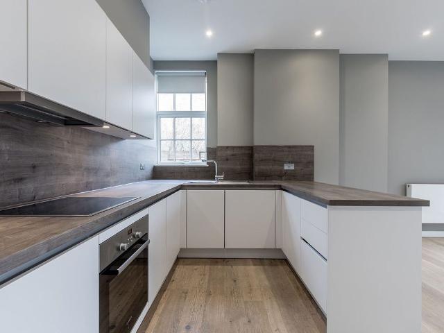 Cheam Common Road, Worcester Park KT4, 2 bed flat to rent, £2,000 pcm | PrimeLocation