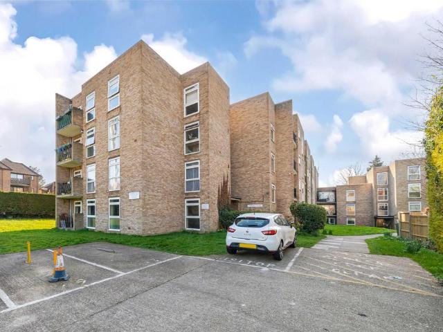 Cheam Road, Cypress Court, SM1 2 bed flat to rent £1,650 pcm £381 pw