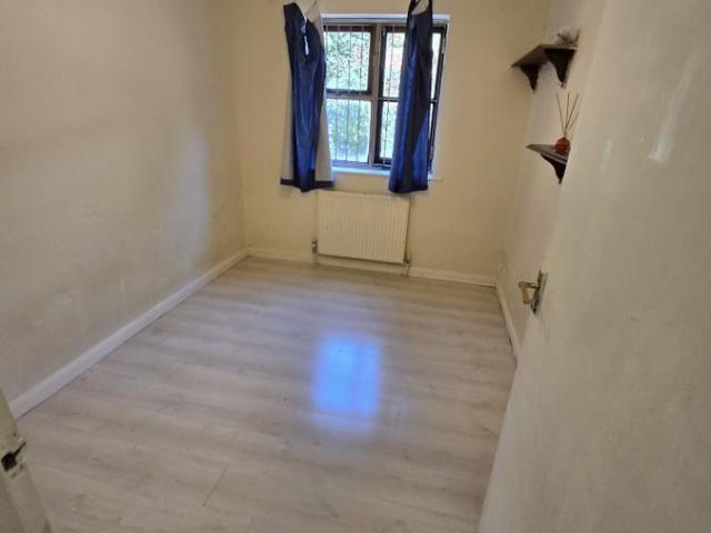 Cheam Road, Ewell KT17, 2 bed flat to rent, £1,750 pcm | PrimeLocation