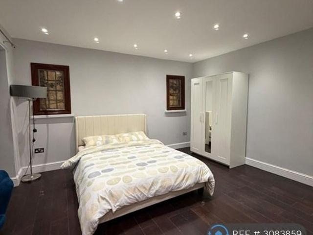 Cheam, Sutton, SM2 Studio to rent £1,500 pcm £346 pw