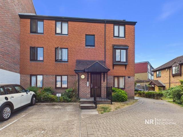 Cheam, Sutton SM3 1 bed ground floor flat to rent £1,450 pcm £335 pw