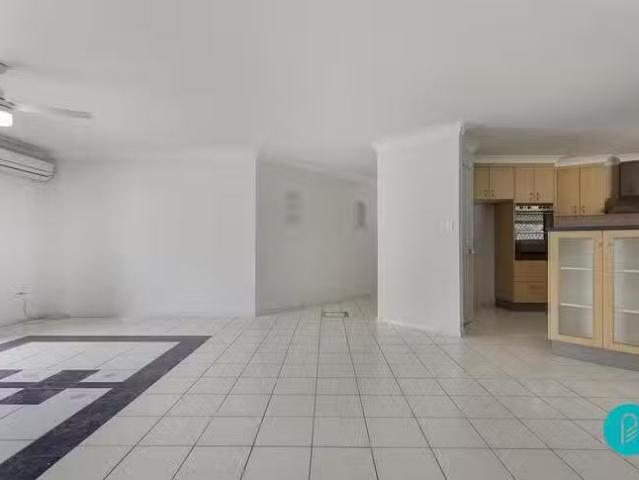 Deal! 43 Discovery Street, Flinders View, QLD 4305
