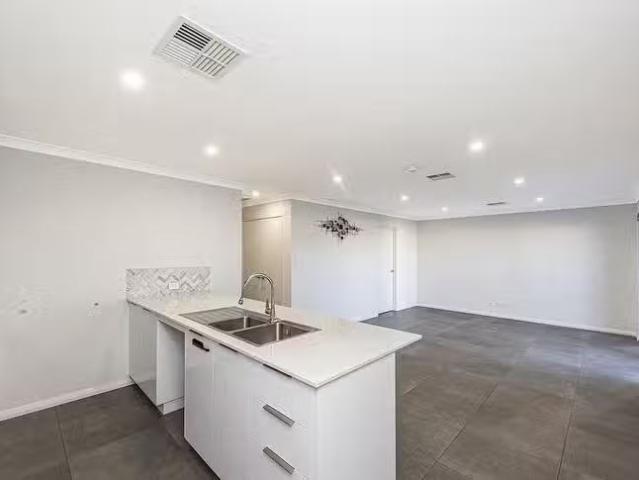 Cozy 43 Plunkett Turn, Canning Vale, WA 6155