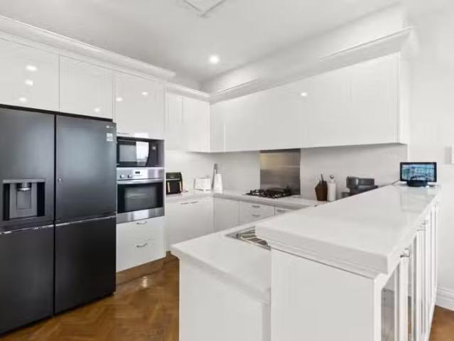 Nice 402/1 Wallace Avenue, Toorak VIC 3142